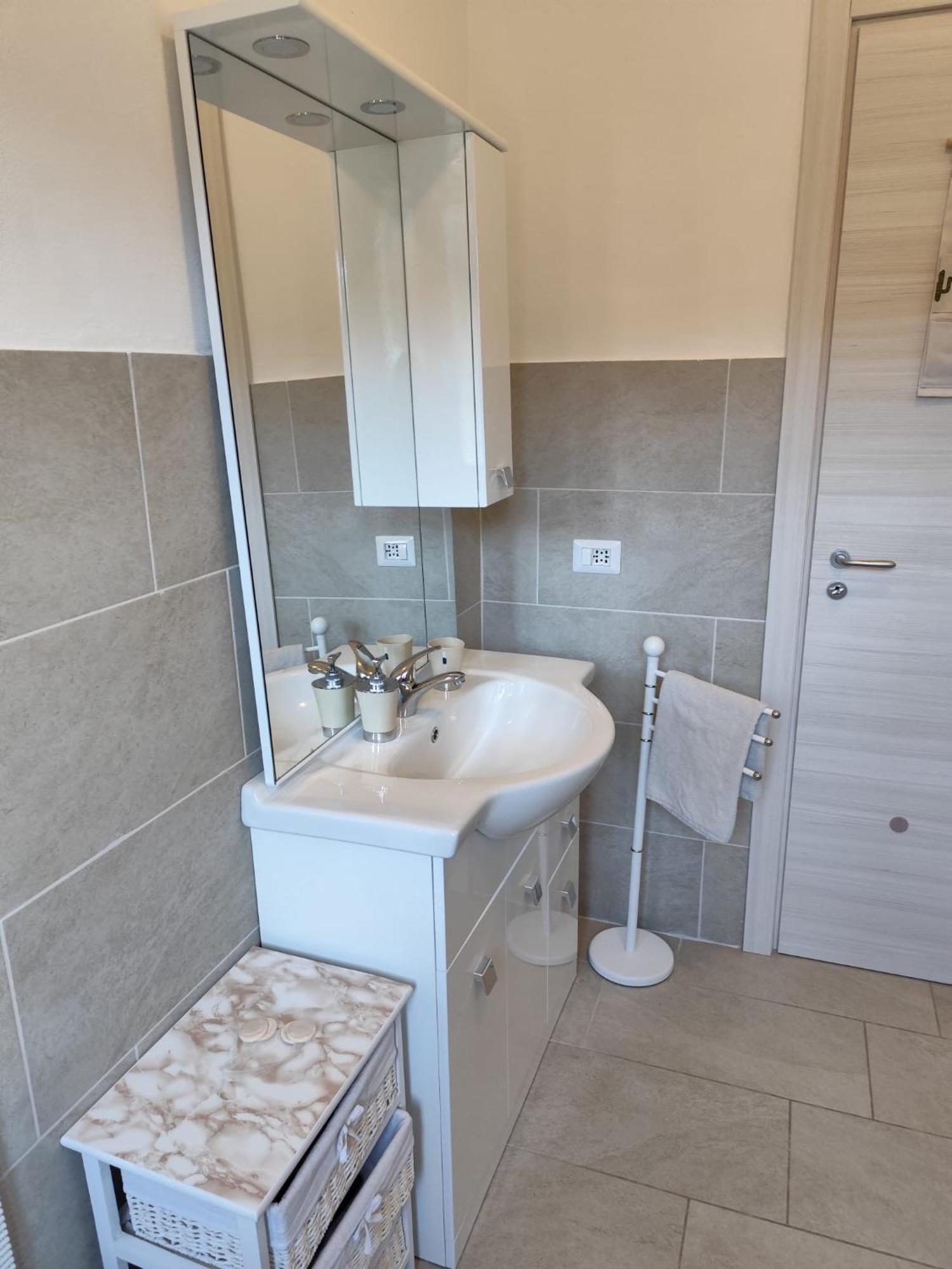 Residenza Tiziana Luino Exterior foto